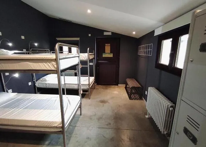 Casa Carmina Hostel *